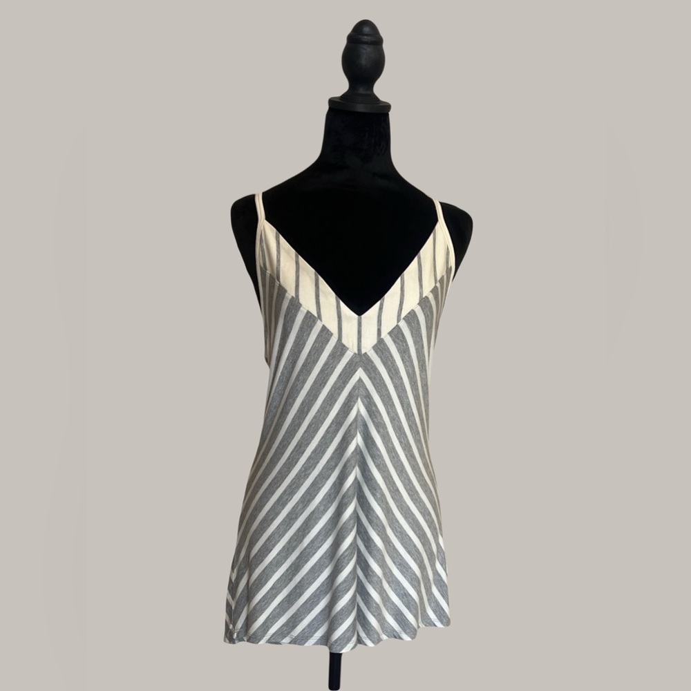 Laila Jayde Naila V-Neck Knit Top Med